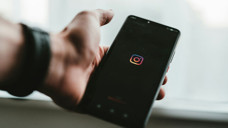 Instagram Black Screen